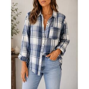 Universal Thread Womens Medium Blue White Plaid Button Down Shirt
